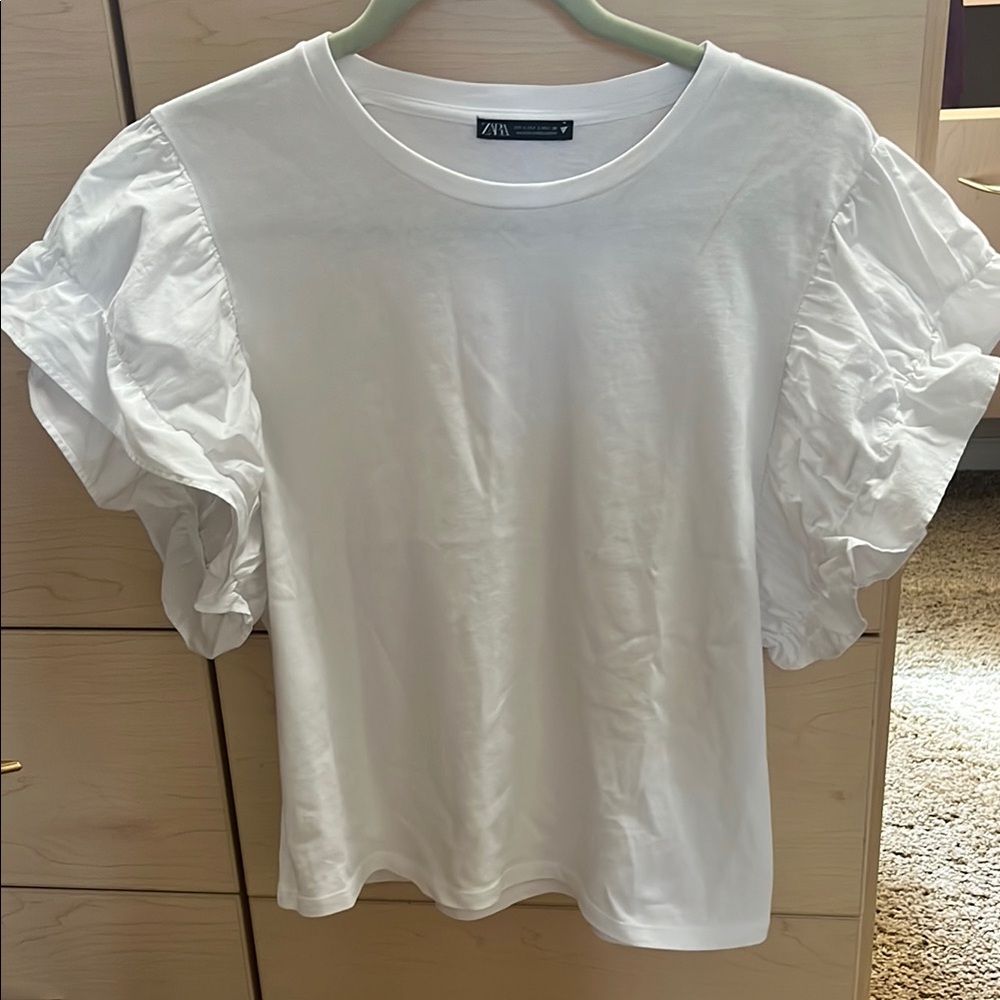 Zara White Puff Sleeve Ruffled Blouse, size Large